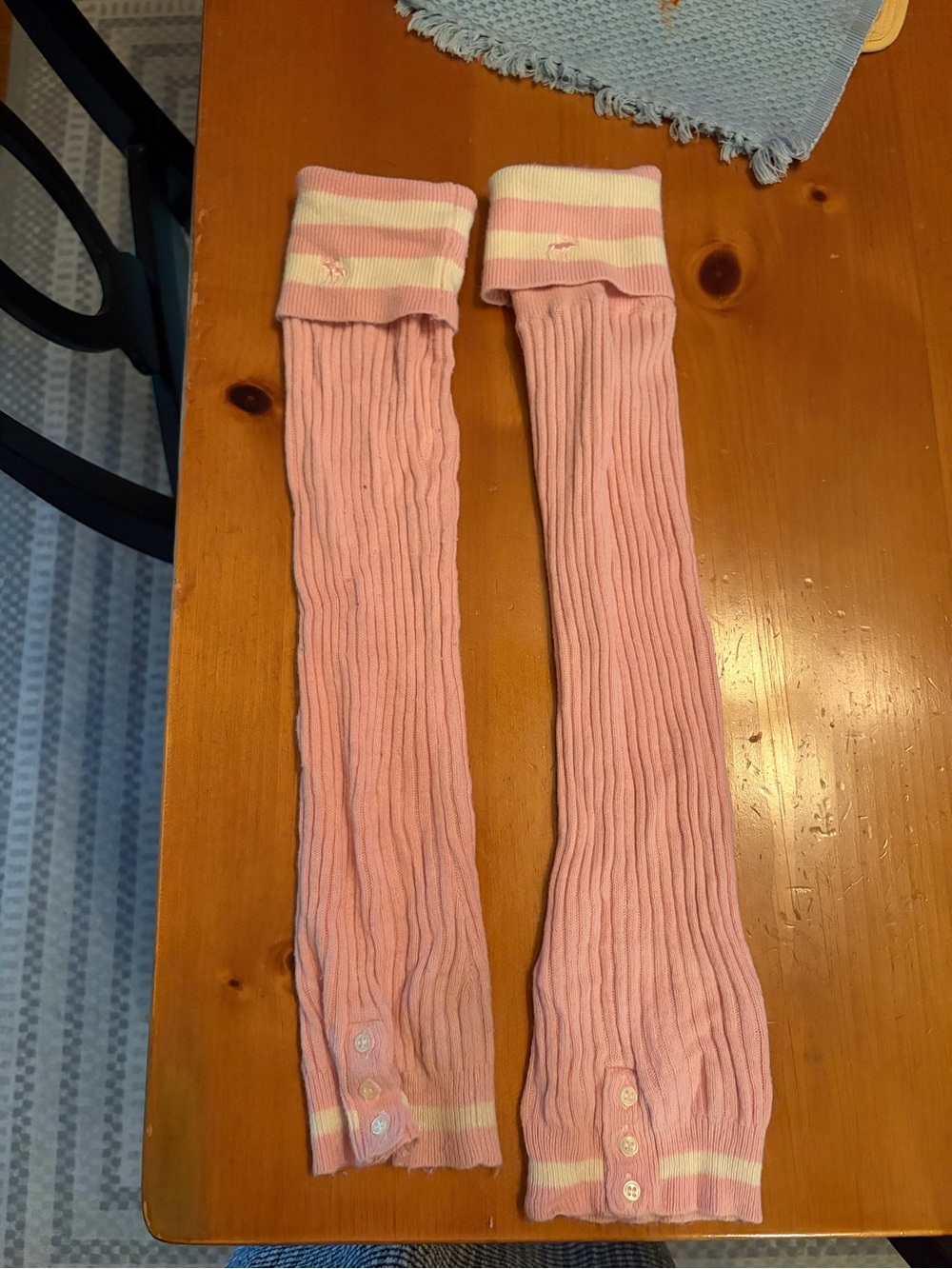 Y2K Abercrombie & Fitch Pink Ribbed Knit Leg Warmers with Cream Stripes